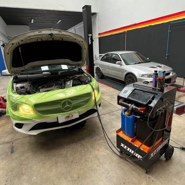Plástico para proteger el coche en el taller